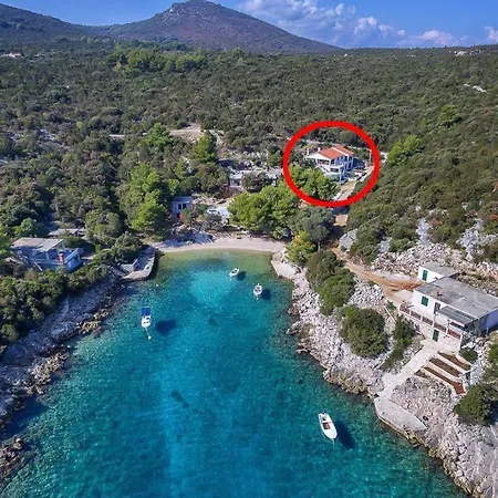 Apartment By The Sea Cove Milna - Zastrazisce, Hvar - 17417 Zastrazisce